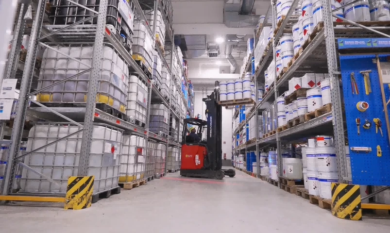 ATEX Zone 2 reach truck handling IBC tanks in solvent chemical warehouse2 ATEX Zone 2 reach truck handling IBC tanks in solvent chemical warehouse2