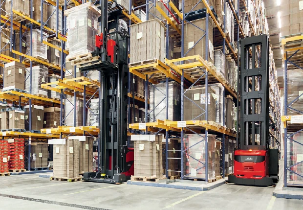 Two wire-guided VNA forklifts operating inside ultra-narrow pallet rack aisle1 Two wire-guided VNA forklifts operating inside ultra-narrow pallet rack aisle1