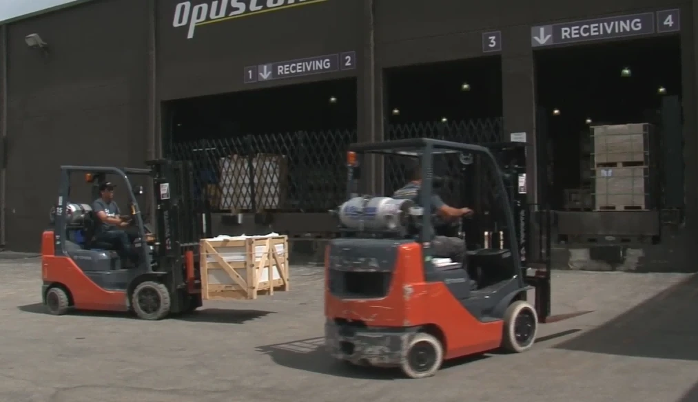 Mixed electric LPG forklifts working receiving dock yard1 Mixed electric LPG forklifts working receiving dock yard1