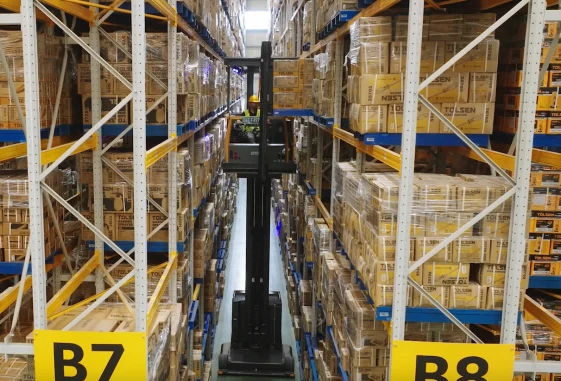 VNA turret truck working highheight narrowaisle pallet rack storage1 VNA turret truck working highheight narrowaisle pallet rack storage1