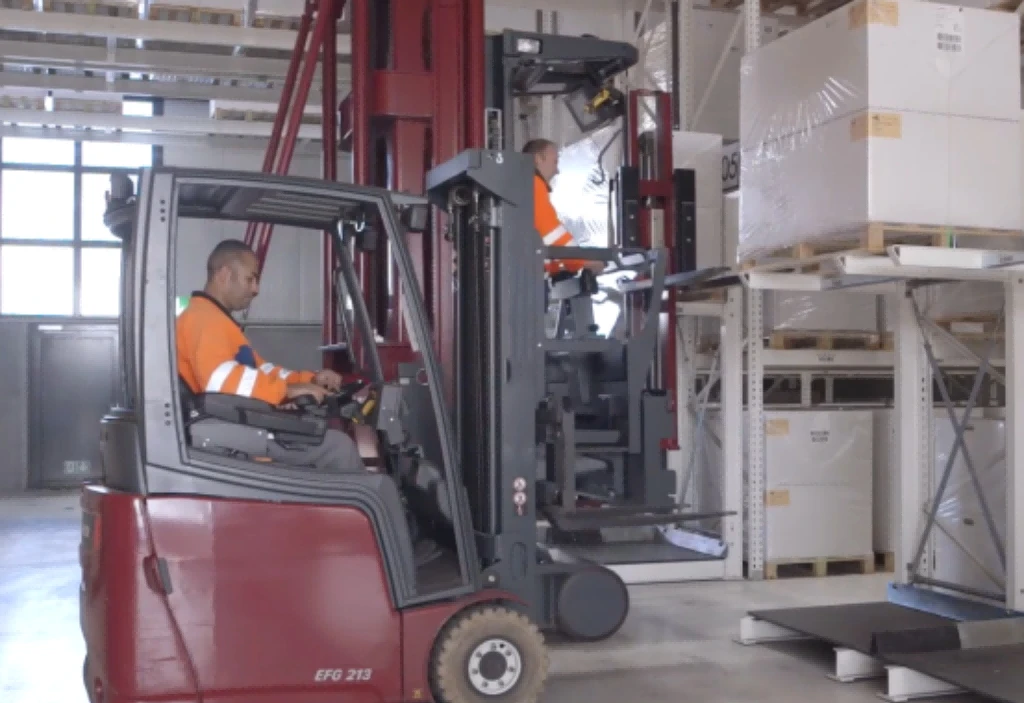 Electric counterbalance forklift operator checking for early fault symptoms inside warehouse1 Electric counterbalance forklift operator checking for early fault symptoms inside warehouse1