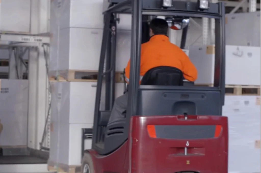 Operator checking controller faultcode display on electric forklift Operator checking controller faultcode display on electric forklift