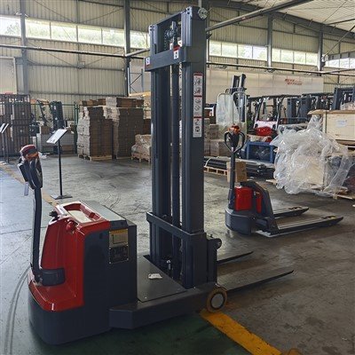 1.5-2.0 Ton Electric Pallet Stacker Fork Reach Truck EPS